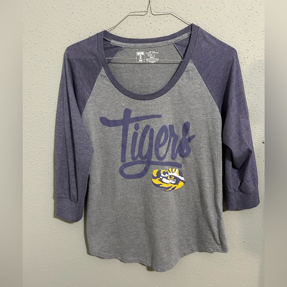 Women's Gray and Purple Raglan LSU Tigers Tee. Size Large.